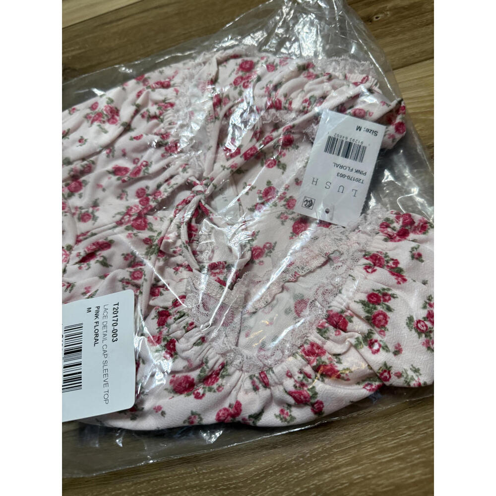NWT! Lush Lace Trim Cap Sleeve Top in Pink Floral Size Medium - Picture 5 of 6